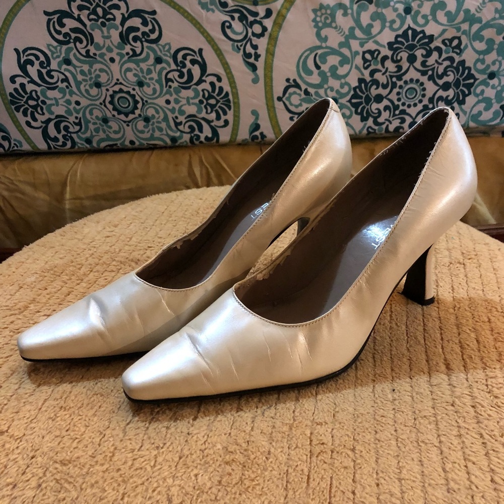 Nine West Pearl/Ivory Heels